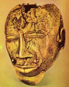 Χρυσή μάσκα από τον θησαυρό του Κόφι Καρικάρι, ένατου βασιλιά του Βασιλείου Ασάντι (Γκάνα, 19ος αι.)