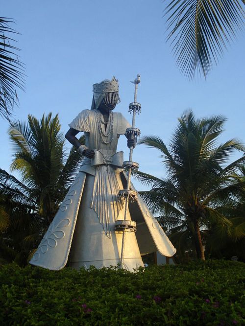 άγαλμα του Οσαλά (ή Ομπαταλά) στην Κόστα ντο Σαουίπε της Μπαΐα